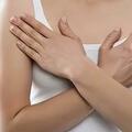 養成乳房自查的習慣，小心畸形的乳房
