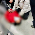 35歲女「被叫阿姨」暴走！「捷運車廂內猛砍」3乘客濺血
