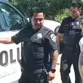 五寶媽遭3女當街刺死　嫌犯被捕竟嬉皮笑臉