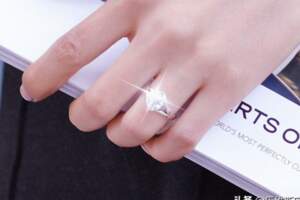 婚戒為什麼要戴無名指？其它手指佩戴戒指有什麼意義？