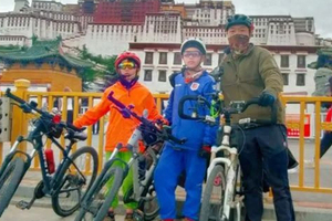 趁著國中兒放暑假　父子三人「騎行2160公里」征服12座高山！一個月後回家媽震驚了