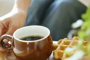 每天早上都喝咖啡，竟然是錯的方式？什麼時間喝咖啡最好？