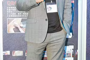 小優復出主持 小彬彬護駕誇敬業