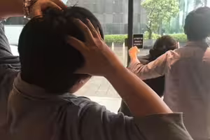 女友劈腿已婚經理「他比較有能力」轉頭上豪車！他氣炸全場卻不挺