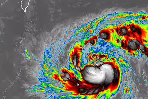 鳳凰環流超大！雨下到紫爆　1地區小心「在危險半圈內」