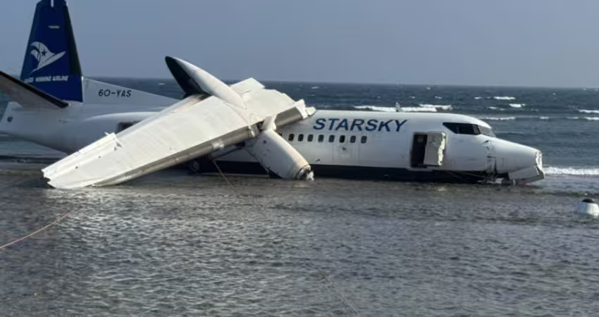 客機失控衝出跑道！墜海機翼斷掉…機上載55人