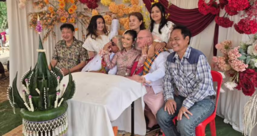 2警察「愛上同一女子」　罕見辦3人婚禮：讓世界記住