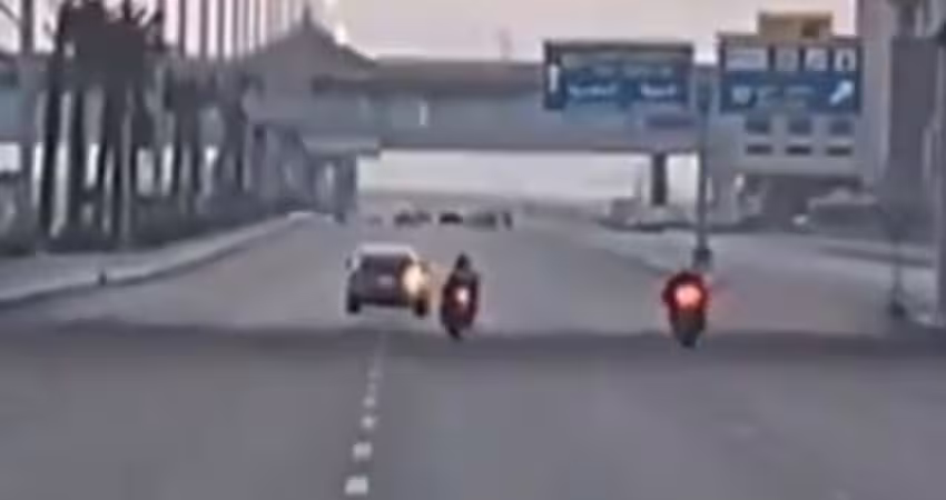 汽車突變換車道　2重機撞成巨大火球