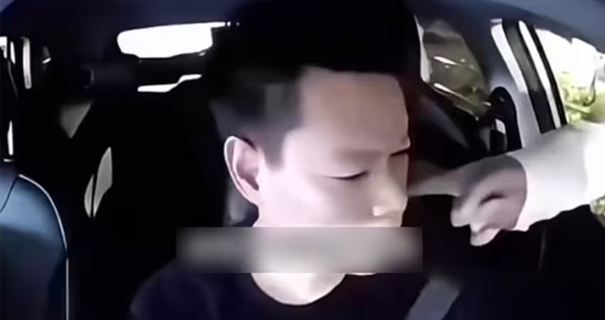 嗆聲「底層人，賠1000夠不」　男乘客狂搧司機頭部　