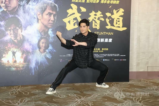 港星伍允龍不畏颱風來台 曝拍戲被車拖行傷可見骨 港星伍允龍不畏颱風來台 曝拍戲被車拖行傷可見骨