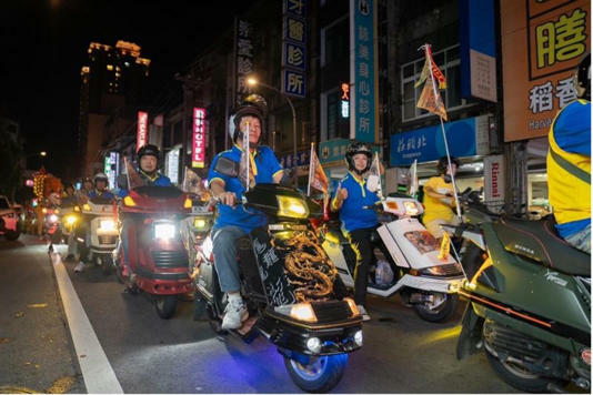 名流車隊帶來滿滿懷舊復古風,非常吸睛。(圖/桃園護國宮) 名流車隊帶來滿滿懷舊復古風,非常吸睛。(圖/桃園護國宮)