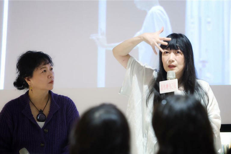 王琄、蔡璧名教授一起出席綠光劇團講座討論生死議題。(鄧博仁攝) 王琄、蔡璧名教授一起出席綠光劇團講座討論生死議題。(鄧博仁攝)