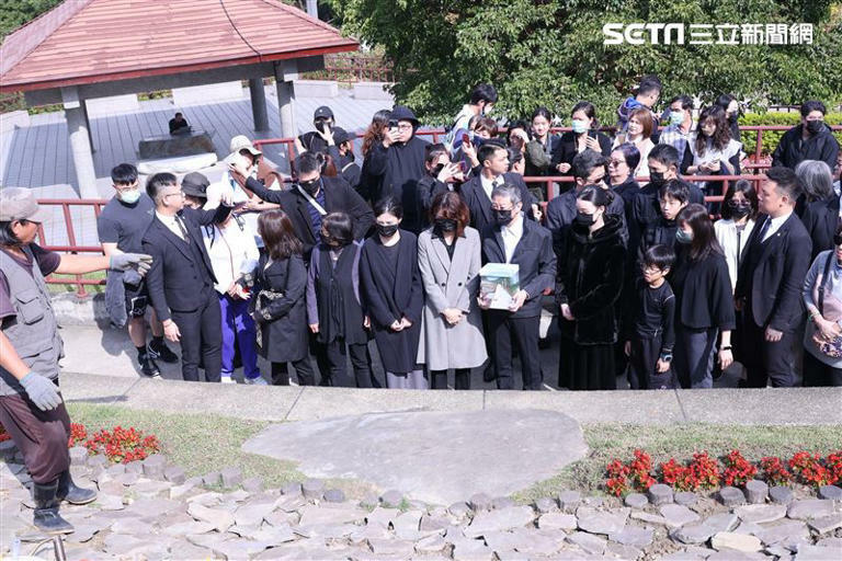 瓊瑤花葬。(圖/記者鄭孟晃攝影) 瓊瑤花葬。(圖/記者鄭孟晃攝影)