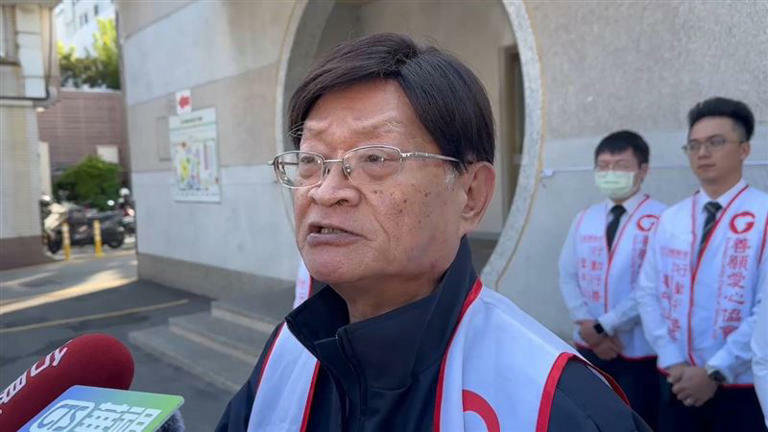 全聯惡火,水電包工頭廖姓父子葬身火窟,善願愛心協會協助家屬處理後事。(圖/翻攝畫面) 全聯惡火,水電包工頭廖姓父子葬身火窟,善願愛心協會協助家屬處理後事。(圖/翻攝畫面)