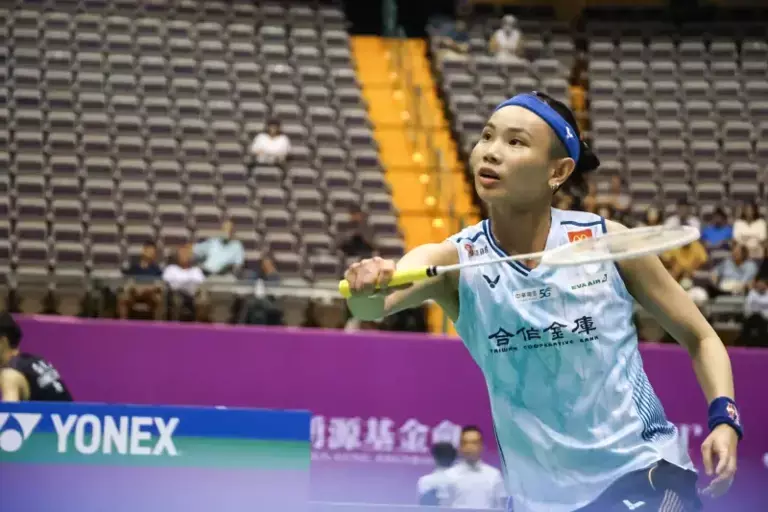 ▲我國羽球一姊戴資穎去年底動刀無緣在年終賽登場,BWF世界羽聯昨晚PO出長達近13分鐘的精選比賽片段向小戴致敬,並大讚「沒有人能像戴資穎一樣,假動作女王!」。(圖/記者李政龍攝) ▲我國羽球一姊戴資穎去年底動刀無緣在年終賽登場,BWF世界羽聯昨晚PO出長達近13分鐘的精選比賽片段向小戴致敬,並大讚「沒有人能像戴資穎一樣,假動作女王!」。(圖/記者李政龍攝)