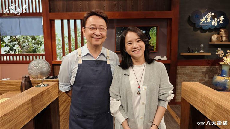 曾寶儀(右)與李四端聊主持心得(圖/八大提供) 曾寶儀(右)與李四端聊主持心得(圖/八大提供)