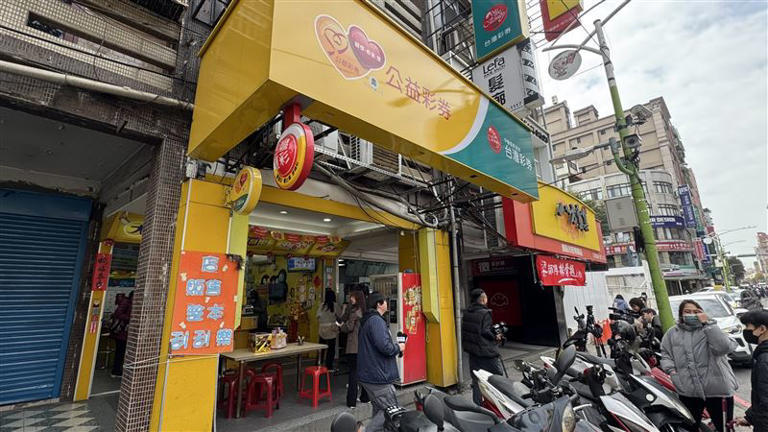 威力彩頭獎20億獎落新北市樹林區「金發野彩券行」。(圖/資料圖) 威力彩頭獎20億獎落新北市樹林區「金發野彩券行」。(圖/資料圖)