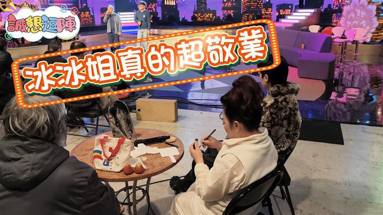 白冰冰邊化妝邊監看彩排。(圖/長興影視提供) 白冰冰邊化妝邊監看彩排。(圖/長興影視提供)