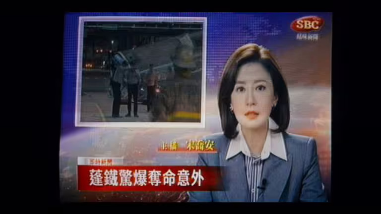 賈靜雯驚喜回歸飾演主播。(圖/CATCHPLAY提供) 賈靜雯驚喜回歸飾演主播。(圖/CATCHPLAY提供)