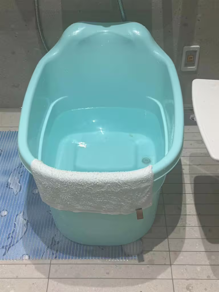 陳文茜住院也堅持泡澡。(圖/翻攝自臉書) 陳文茜住院也堅持泡澡。(圖/翻攝自臉書)