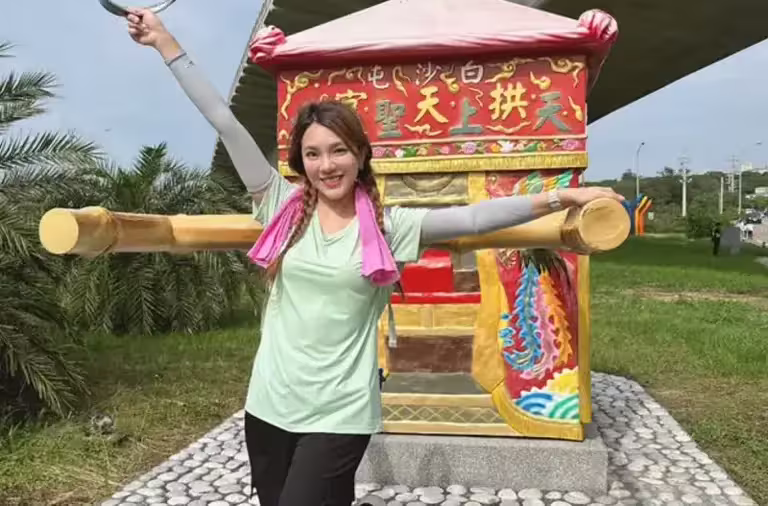 ▲小優(如圖)因大嘴巴事件遭吳宗憲解約,一度陷入低潮。今日凌晨她則分享自己朝聖白沙屯媽祖的畫面,小優表示她一路從下午等到半夜,相當虔誠。(圖/小優IG) ▲小優(如圖)因大嘴巴事件遭吳宗憲解約,一度陷入低潮。今日凌晨她則分享自己朝聖白沙屯媽祖的畫面,小優表示她一路從下午等到半夜,相當虔誠。(圖/小優IG)