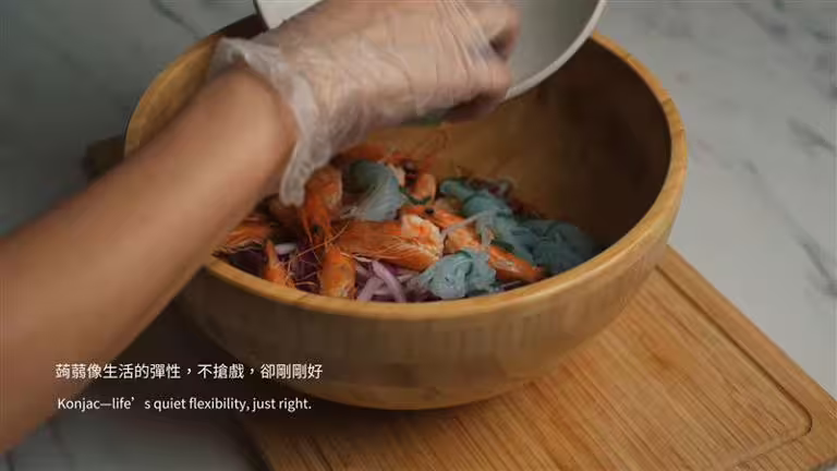 家寧兩週更新2段新片,風格與以往差很多。(圖/翻攝自YT) 家寧兩週更新2段新片,風格與以往差很多。(圖/翻攝自YT)