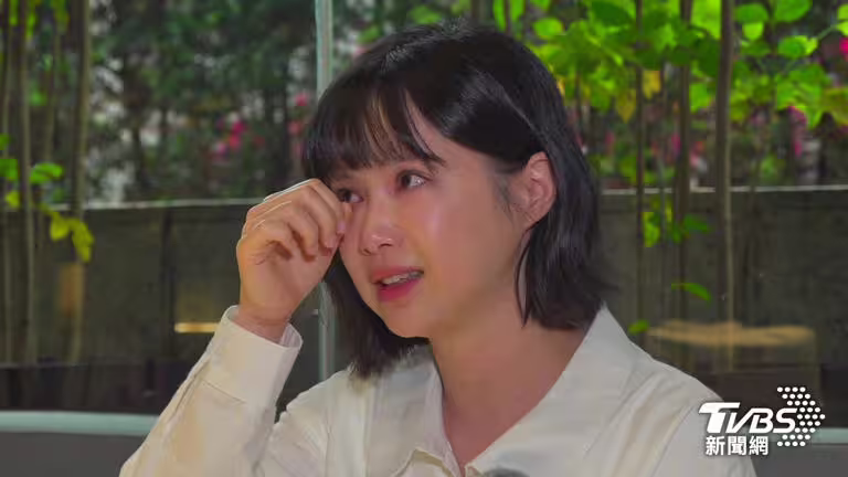 李佳穎聊到兒子感性落淚(圖/TVBS) 李佳穎聊到兒子感性落淚(圖/TVBS)