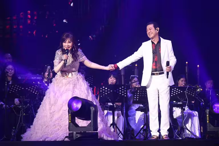 蔡小虎和龍千玉在藍寶石合作演出。(圖/高雄流行音樂中心提供) 蔡小虎和龍千玉在藍寶石合作演出。(圖/高雄流行音樂中心提供)