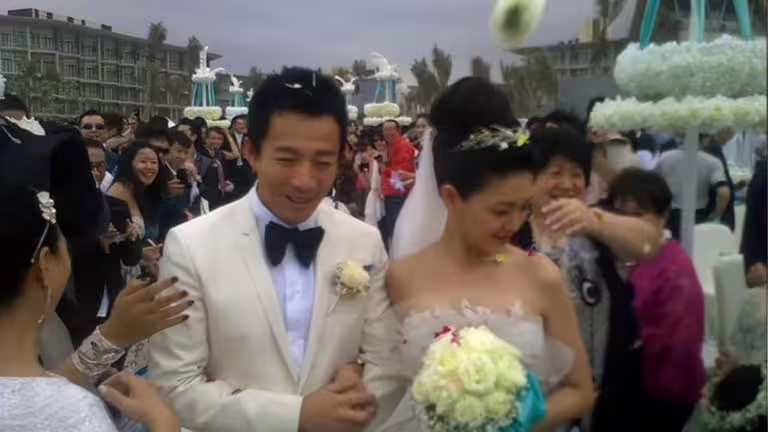 汪小菲和大S過去在海南島辦婚禮。(圖/翻攝自微博) 汪小菲和大S過去在海南島辦婚禮。(圖/翻攝自微博)
