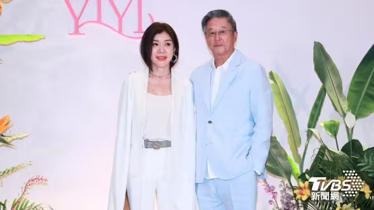 王偉忠和老婆出席婚禮。（圖／趙世平攝）