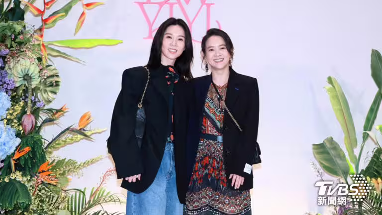 謝盈萱和曾寶儀出席婚禮。（圖／趙世平攝）