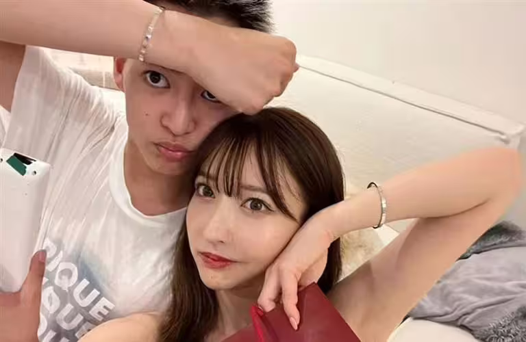三山凌輝原與「Riu」社長大野茜里求婚卻爆出劈腿後失聯。(圖/翻攝自 X) 三山凌輝原與「Riu」社長大野茜里求婚卻爆出劈腿後失聯。(圖/翻攝自 X)