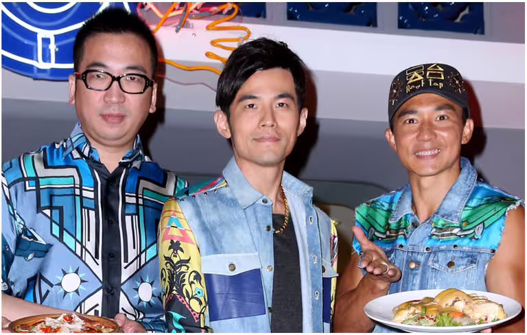 王世均、周杰倫、劉畊宏2013年為「天台食堂」餐廳出席開幕記者會。(粘耿豪攝)