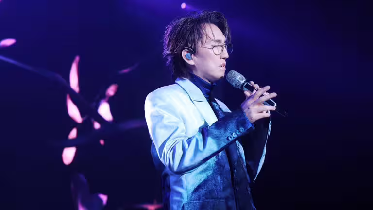林志炫無緣參加恩師追思音樂會,透過VCR致哀。(圖/翻攝自林志炫微博) 林志炫無緣參加恩師追思音樂會,透過VCR致哀。(圖/翻攝自林志炫微博)