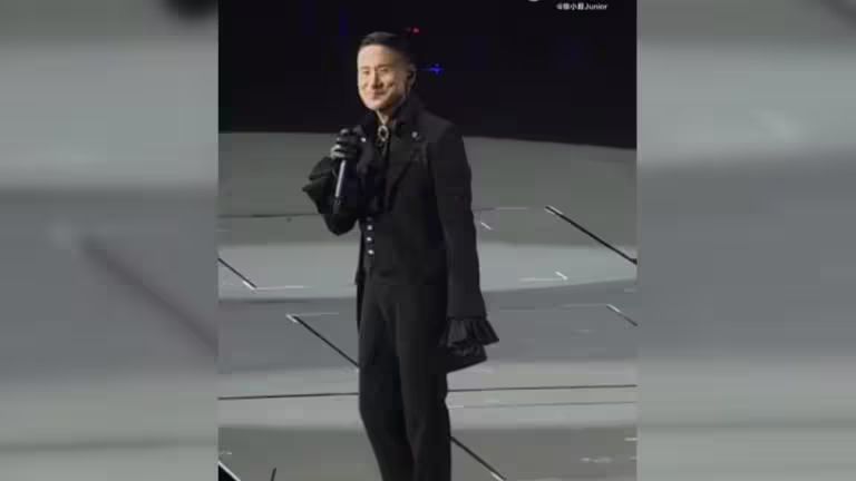 張學友澳門開唱也遇到無禮的粉絲。(圖/翻攝微博) 張學友澳門開唱也遇到無禮的粉絲。(圖/翻攝微博)