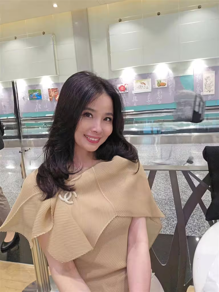 呂文婉手握許多演藝圈八卦。(圖/翻攝自呂文婉臉書) 呂文婉手握許多演藝圈八卦。(圖/翻攝自呂文婉臉書)