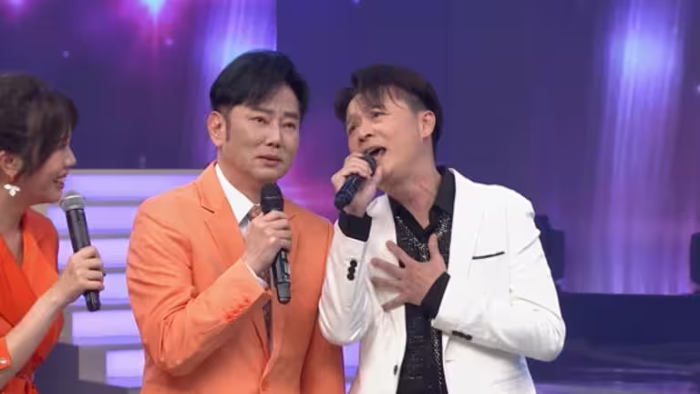 何豪傑(右)清唱讓陽帆面露難色。(圖/民視提供) 何豪傑(右)清唱讓陽帆面露難色。(圖/民視提供)