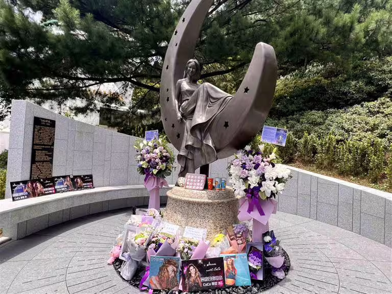 由李玟台灣歌迷會舉辦的紀念活動,今上午在金寶山碑林名人區展開。(圖/COCO李玟台灣歌迷會提供) 由李玟台灣歌迷會舉辦的紀念活動,今上午在金寶山碑林名人區展開。(圖/COCO李玟台灣歌迷會提供)