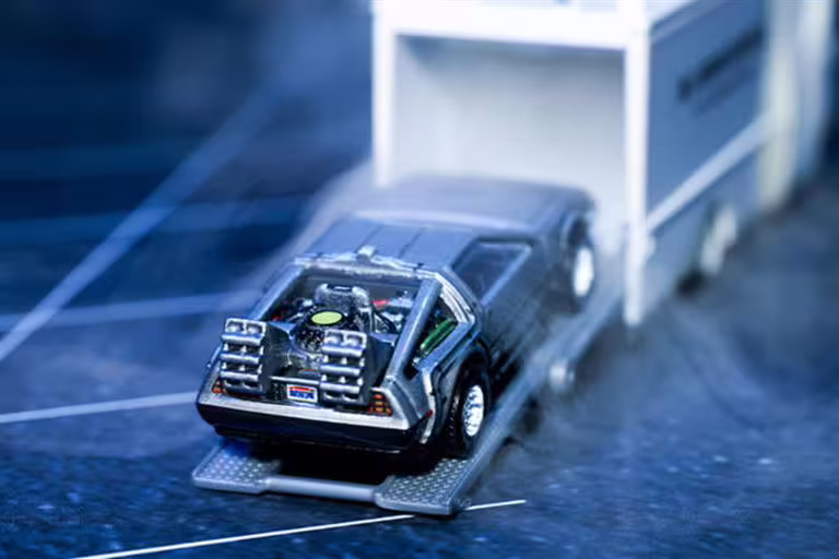 GMC Value Van貨車可以裝載DeLorean跑車。(翻攝Mattel網站) GMC Value Van貨車可以裝載DeLorean跑車。(翻攝Mattel網站)
