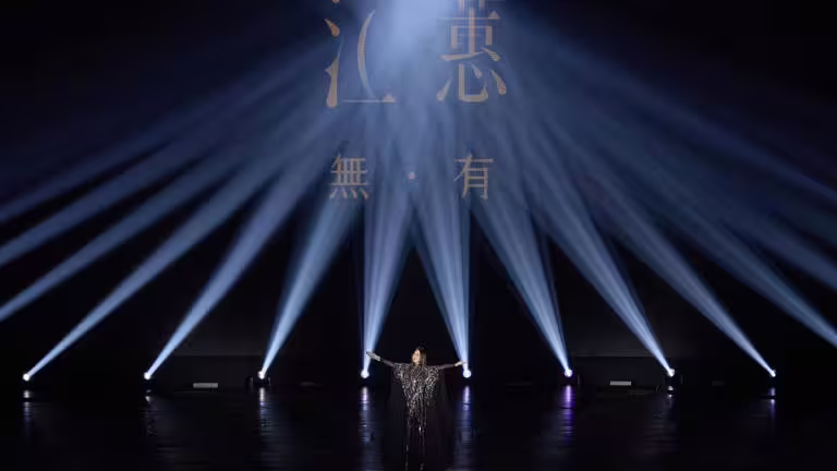 江蕙在高雄巨蛋開唱。(圖/寬宏藝術提供) 江蕙在高雄巨蛋開唱。(圖/寬宏藝術提供)