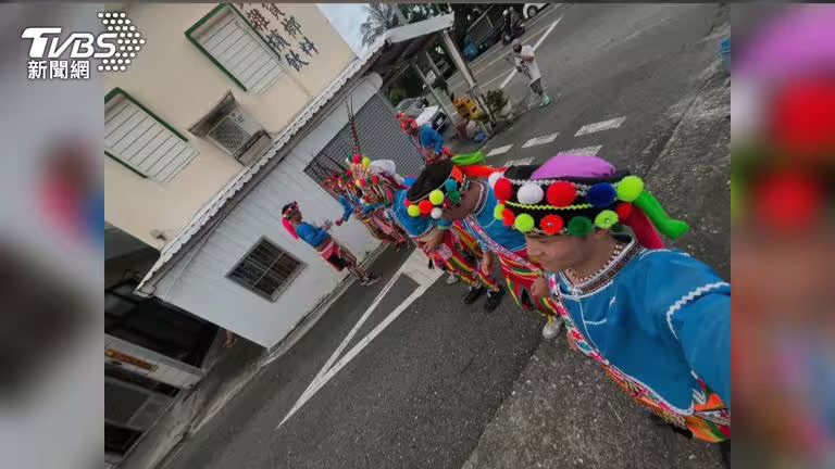台東豐年祭遭侵擾 阿美族勇士團結護傳統。(圖/民眾提供) 台東豐年祭遭侵擾 阿美族勇士團結護傳統。(圖/民眾提供)
