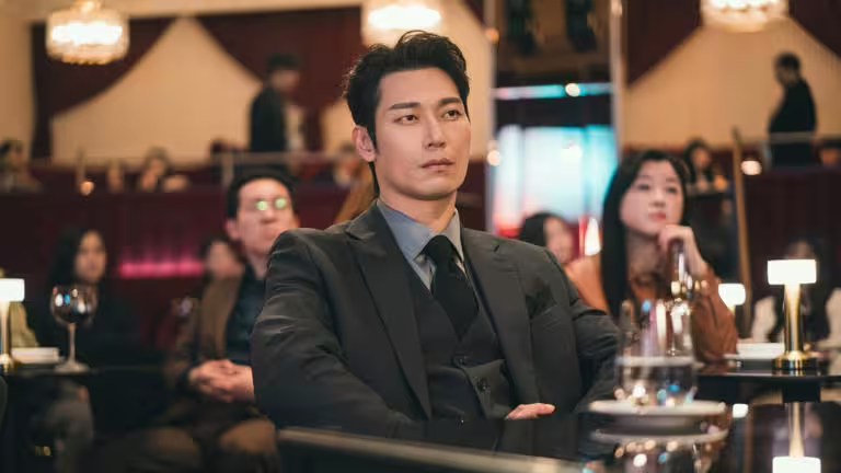 朴勳以李棟旭情敵的身分登場。（圖／Disney+提供）