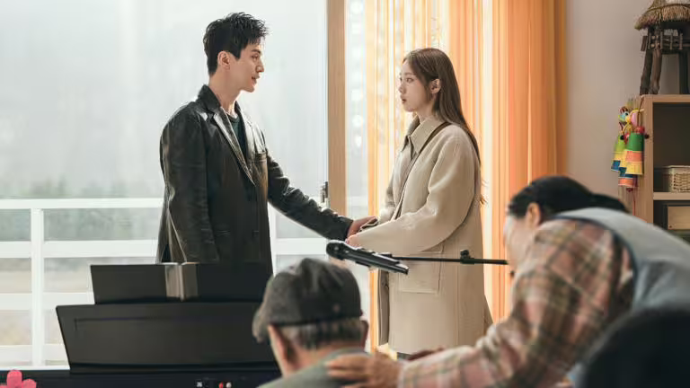 李棟旭、李聖經在《善良的他》裡組CP。（圖／Disney+提供）
