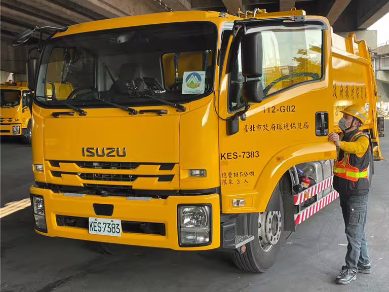 台北市環保局委託北市就服處辦理「2025年儲備駕駛甄試」，預計錄取60名清潔隊儲備駕駛。（環保局提供）