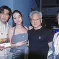 告五人世壯運驚喜合體黃仁勳！首攻大巨蛋舞台華麗