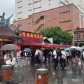 日本高中妹畢旅來台「整團拜1廟」 網佩服:祂也接海外業務