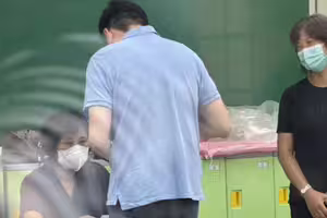 726大罷免》廖偉翔偕母雨天投票 笑稱這原因「睡得很好」
