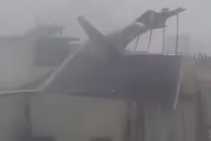 山陀兒颱風「尻落鐵皮屋頂」砸爛車！女車主向屋主求償…吞敗原因曝光