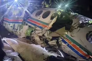 嚴重空難！「機上人員全罹難」墜毀現場曝光