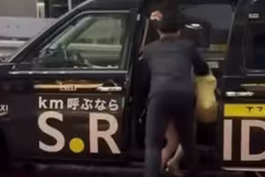 涉谷驚爆當街擄人！女子被強拖上車　內行網友揭真相